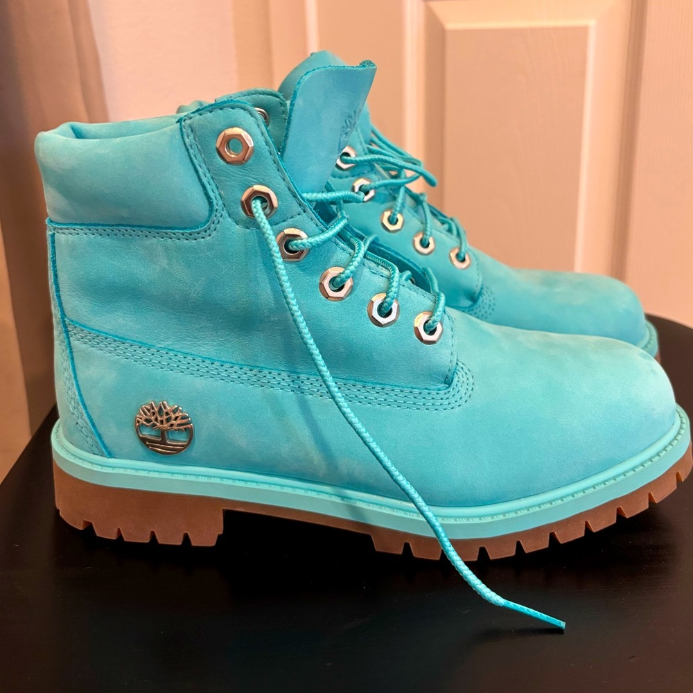 Turquoise Timberland boots - youth size 4.5 - nearly new condition